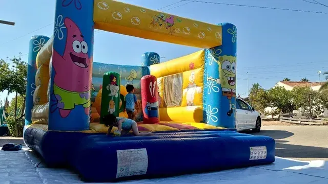 Castillo hinchable Bob Esponja Alicante - foto 1