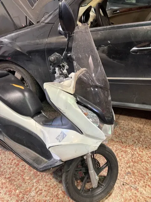 PCX 125cc 2012. porrazo frontal Badajoz - foto 1