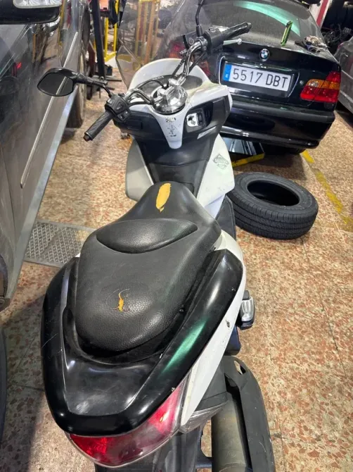 PCX 125cc 2012. porrazo frontal Badajoz - foto 2