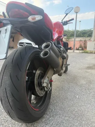 Ducati Monster 821 roja Tarragona