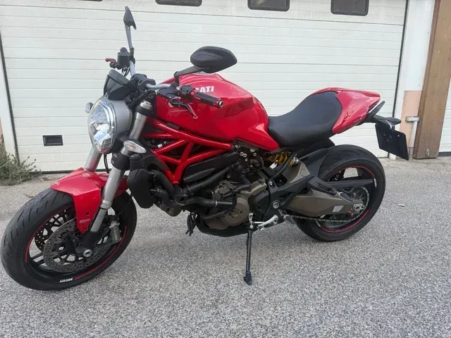 Ducati Monster 821 roja Tarragona - foto 1
