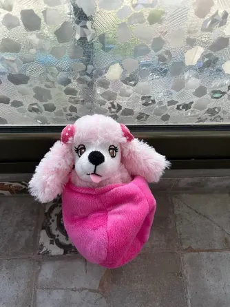 Peluche caniche rosa con bolso Barcelona