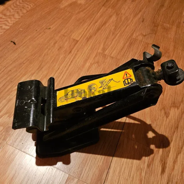 Gato coche - Elevador Toledo - foto 1