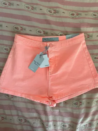Vendo Shorts Subdued originales en color naranja Barcelona