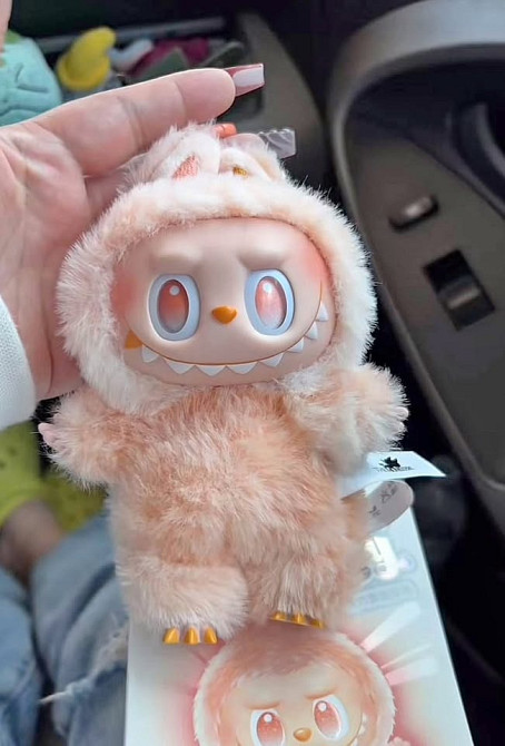 Labubu Big into Energy L'Hospitalet de Llobregat - foto 2