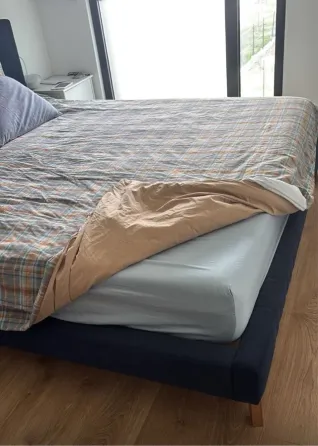 Cama Azul con Cabecero Tapizado – 180×200 cm Vigo