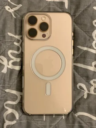 iPhone 16 Pro Max – Color Dorado Madrid