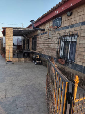 Vendo casa con piscina Huelva - foto 1