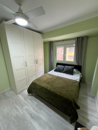 Se aquila habitación para pareja Valencia