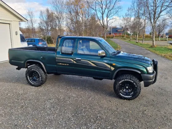 Toyota Hilux Excepcionalmente Bien Mantenido. Santiago de Compostela