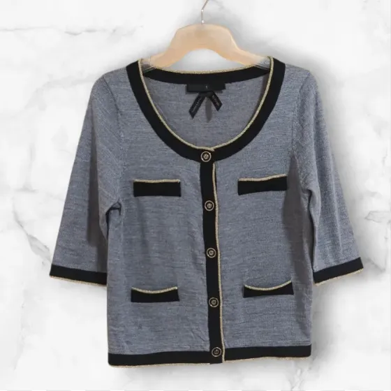 Cárdigan de Punto Gris Con Ribetes Negros y Dorados Madrid