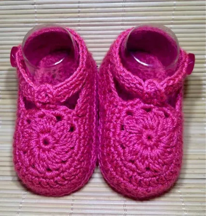 Sandalias de bebé tejidas a crochet Tarragona