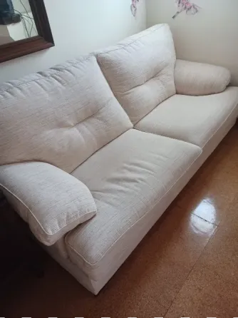 Sofá de Dos Plazas Muy Amplias, en Muy Buen Estado. Avila