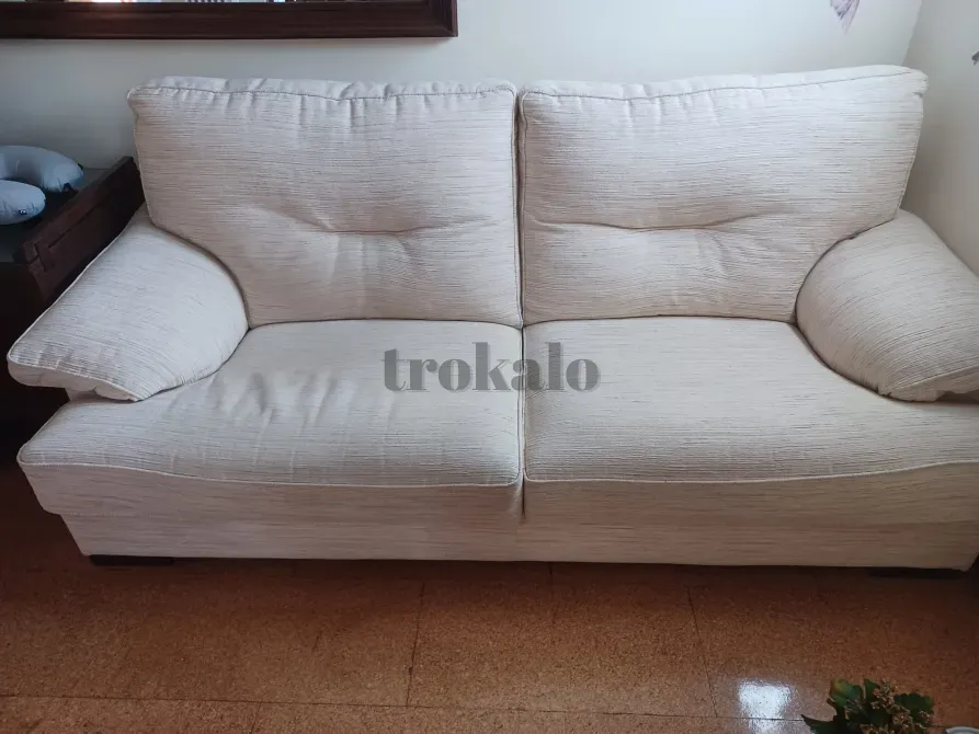 Sofá de Dos Plazas Muy Amplias, en Muy Buen Estado. Avila - foto 1