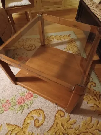 Mesa Baja Con Estructura de Madera y Superficie de Cristal. En Buen Estado. Madrid