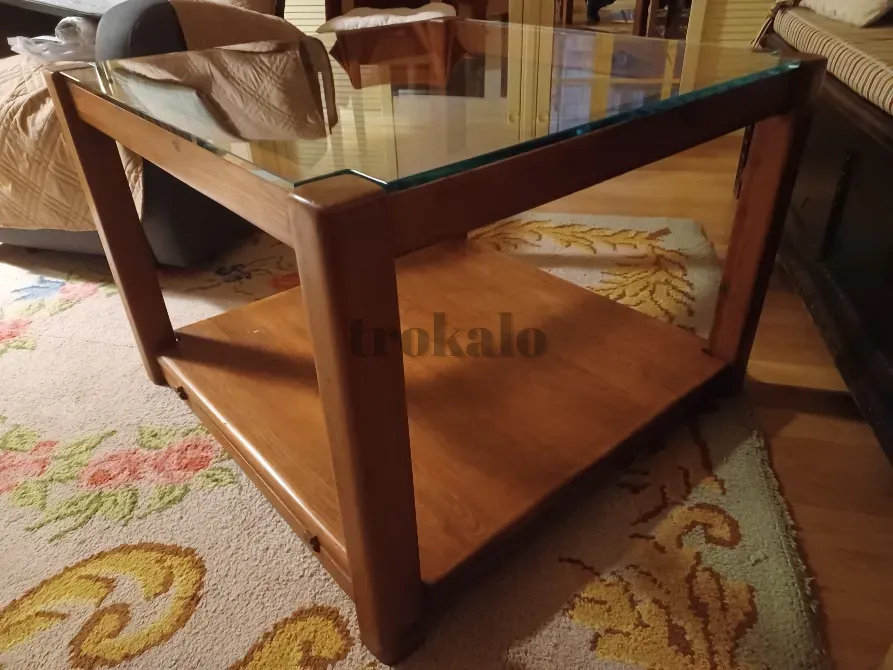 Mesa Baja Con Estructura de Madera y Superficie de Cristal. En Buen Estado. Madrid - foto 4