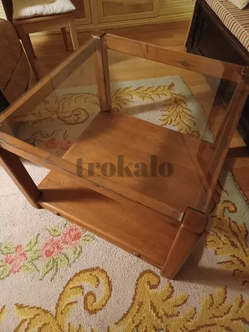 Mesa Baja Con Estructura de Madera y Superficie de Cristal. En Buen Estado. Madrid - foto 3