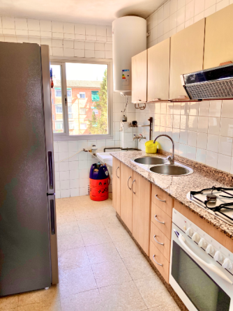 Se Alquila Habitación en Piso Compartido en Granada Capital (Zona Tráfico - Cartuja) Granada