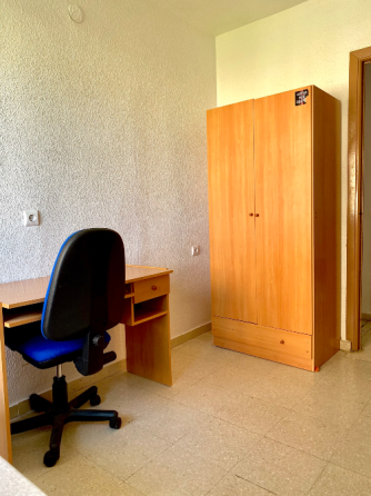 Se Alquila Habitación en Piso Compartido en Granada Capital (Zona Tráfico - Cartuja) Granada