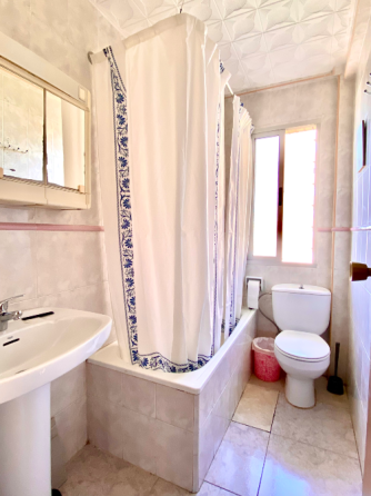 Se Alquila Habitación en Piso Compartido en Granada Capital (Zona Tráfico - Cartuja) Granada