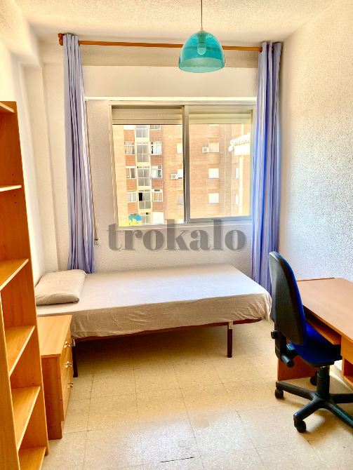 Se Alquila Habitación en Piso Compartido en Granada Capital (Zona Tráfico - Cartuja) Granada - foto 4