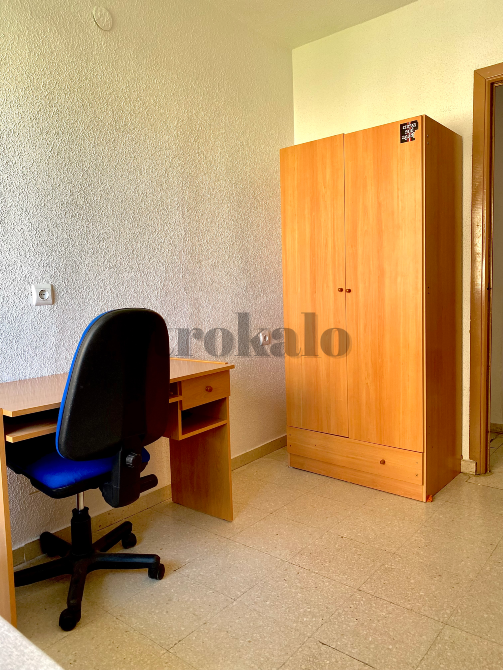 Se Alquila Habitación en Piso Compartido en Granada Capital (Zona Tráfico - Cartuja) Granada - foto 5