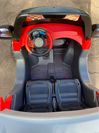 Potente coche para niño doble motor eléctrico Badalona - foto 2