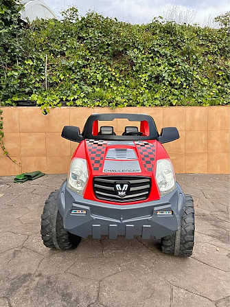 Potente coche para niño doble motor eléctrico Badalona - foto 1