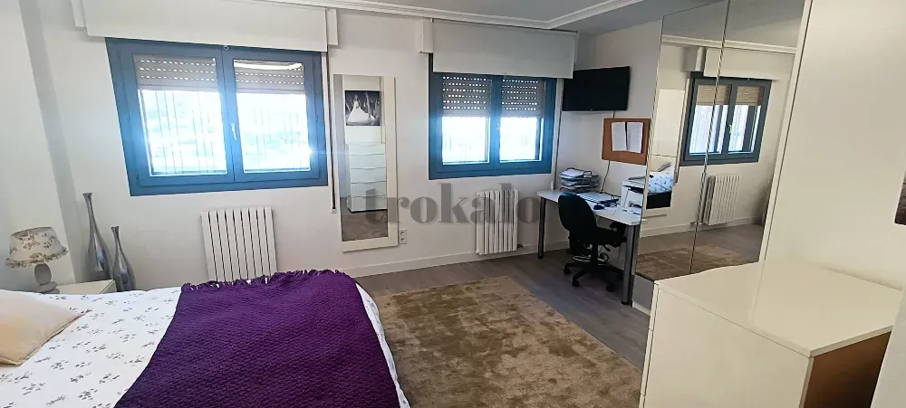 Se Vende Piso Enorme y Completo Con Garaje y Trastero Zaragoza - foto 4