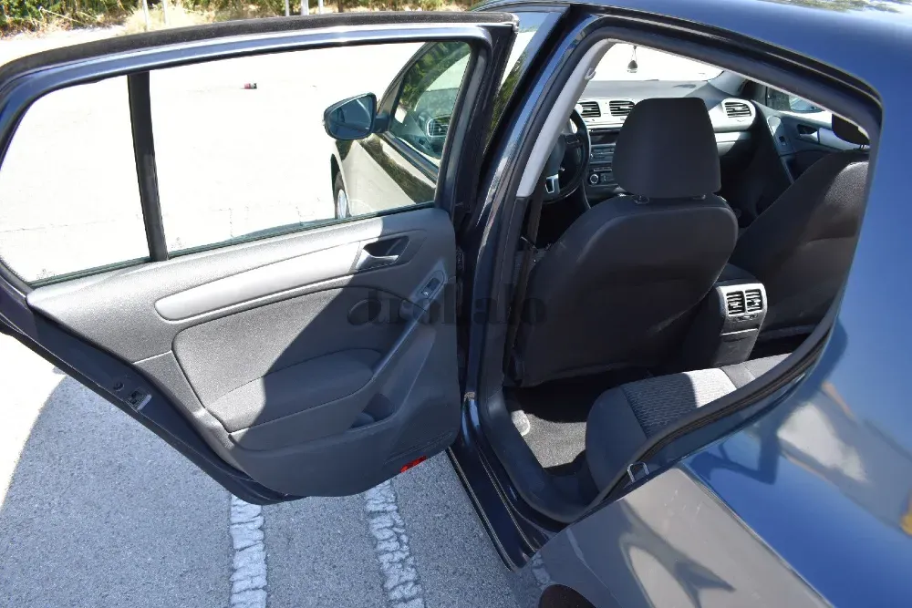 Volkswagen Golf 1.6Tdi CR Bluemotion Last Edition 10 Barcelona - foto 6