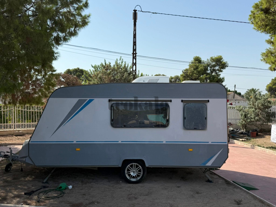 Vendo Caravana Por Cambio a Autocaravana Alicante - foto 2