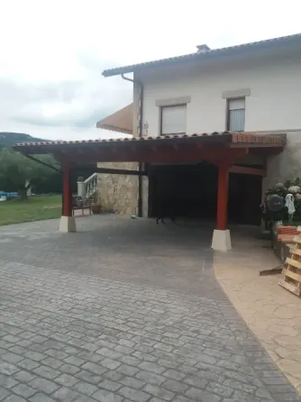 Cubiertas Y Tejados Del Rio Gasteiz / Vitoria