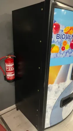 Maquina Expendedora Aguas y Latas Azkoyen Manlleu