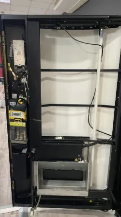 Maquina Expendedora Aguas y Latas Azkoyen Manlleu