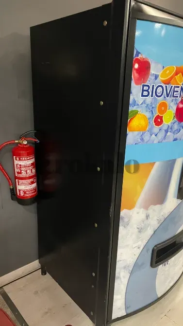 Maquina Expendedora Aguas y Latas Azkoyen Manlleu - foto 3