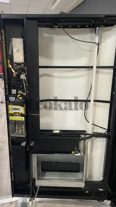 Maquina Expendedora Aguas y Latas Azkoyen Manlleu - foto 4