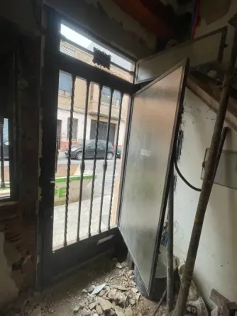 Puerta Con Reja + Cristal Abatible Castello de la Plana