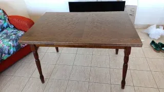 Vendo Mesa de Comedor de Madera Con Diseño Clásico Galdakao