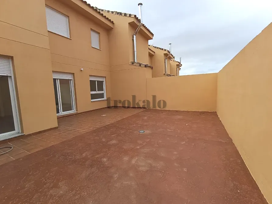 Adosado EN Requena Valencia - foto 2