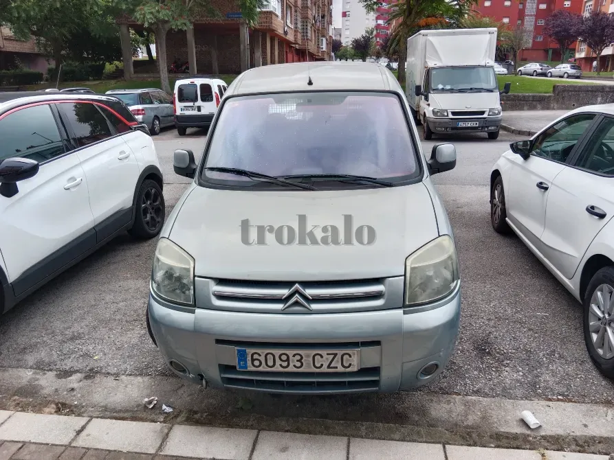 Vendo Citroën Berlingo 2.0 Hdi SX Plus Santander - foto 7