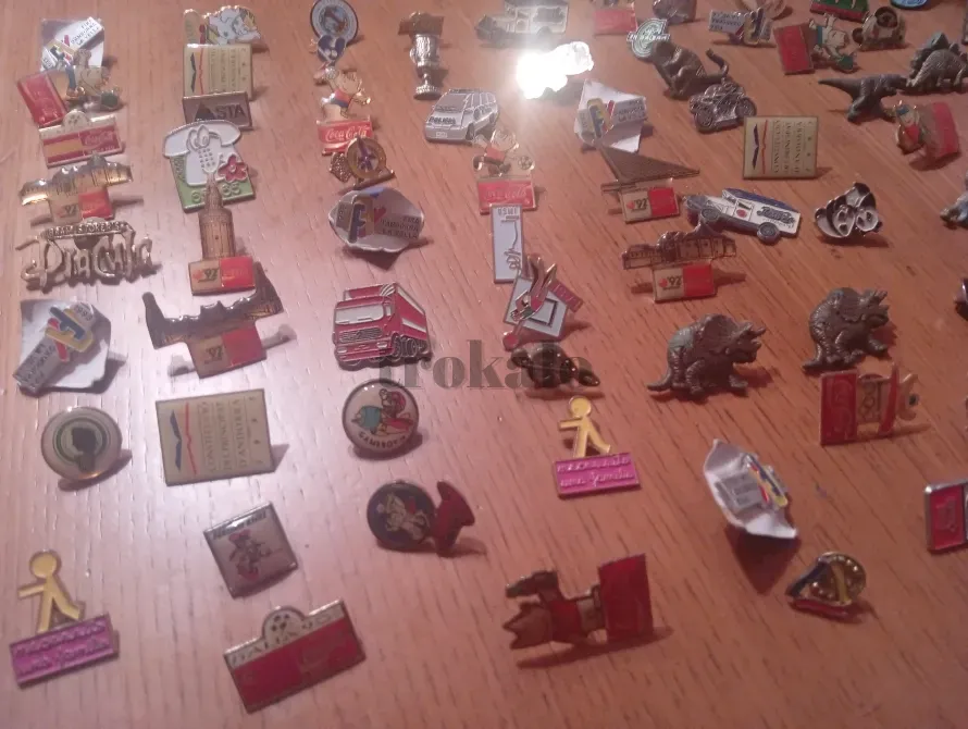 Lote de 100 Pins Variados Pontevedra - foto 1