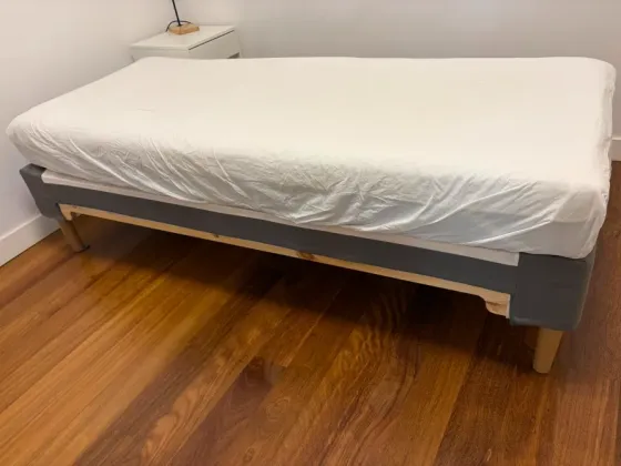 Somier Tapizado 140X200 Patas Madera +Colchon Valencia