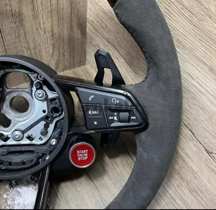 Volante Audi RS en Alcantara+Fibra de Carbono Aranjuez - foto 4
