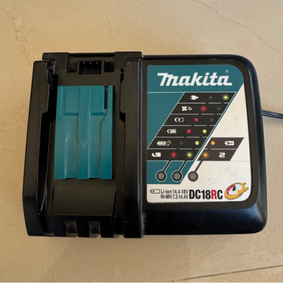 Clavadora Makita Dbn600 18V + Batería 5Ah Sagunto