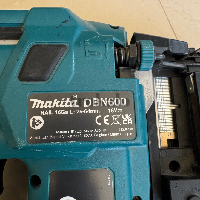 Clavadora Makita Dbn600 18V + Batería 5Ah Sagunto - foto 4