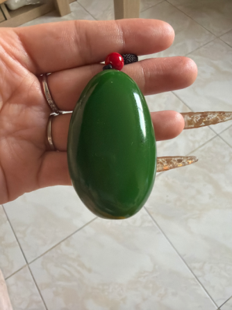 Jade Natural Puro, Sostenido a Mano Palma