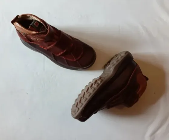 Botas de Cuero. Talla Peralada